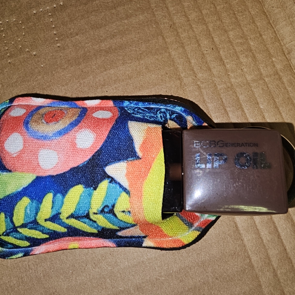 BCBG Lip Oil With Colorful Neoprene Keyring Holder